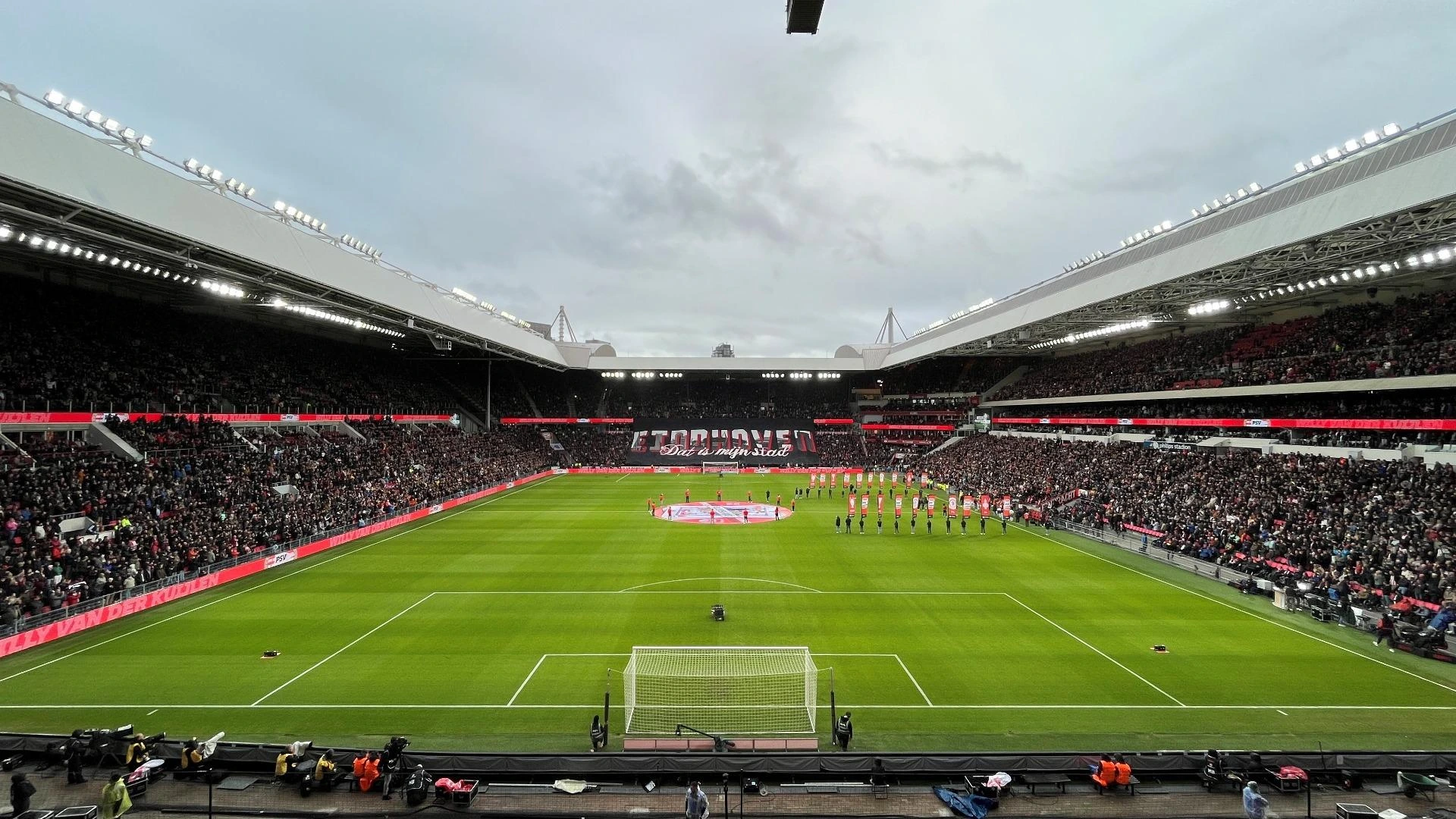 Fotbollsresa till Eindhoven – matchen där PSV lyfter pokalen